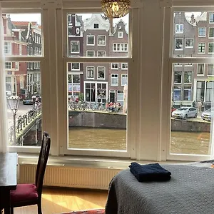  Bed & Breakfast Canal View