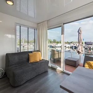 Boatlodge Antigua , Maastricht Niederlande